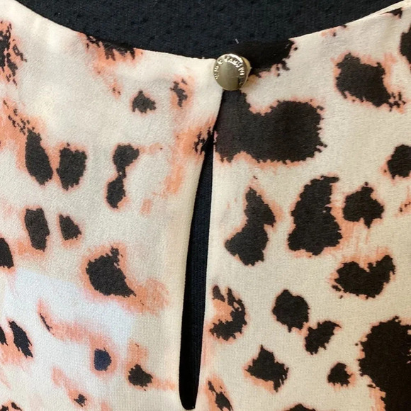 Vince Camuto Medium Tank Top Leopard Print Sheer Lining Pleated - Picture 5 of 8